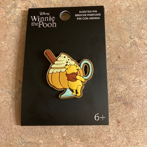 Winnie The Pooh Disney Scented Halloween Pin ( Loungefly) - Picture 1 of 1